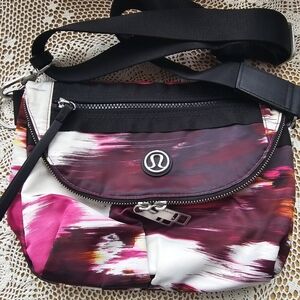 LULULEMON Festival Bag Pigment Wind Berry Rumble Crossbody Used